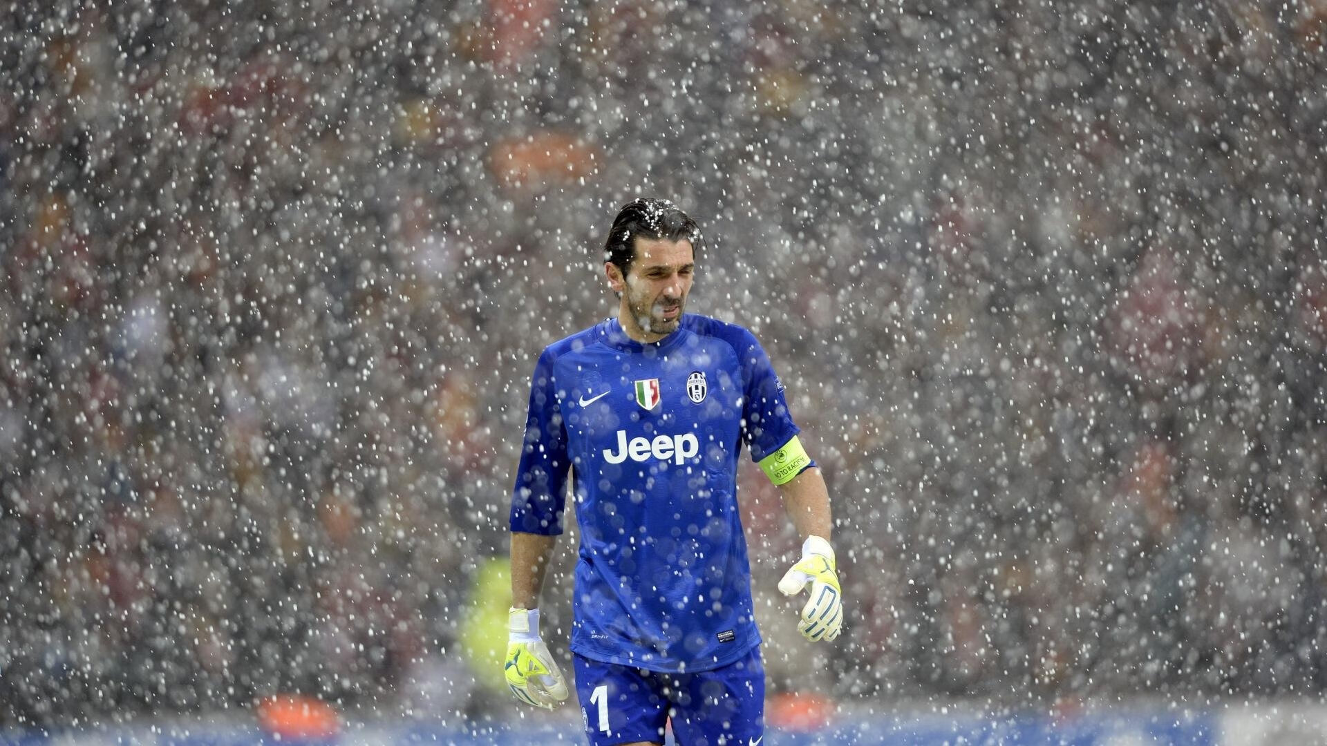 “飞盘争夺：三叉湖田径场迎来世界级飞盘竞技盛宴”